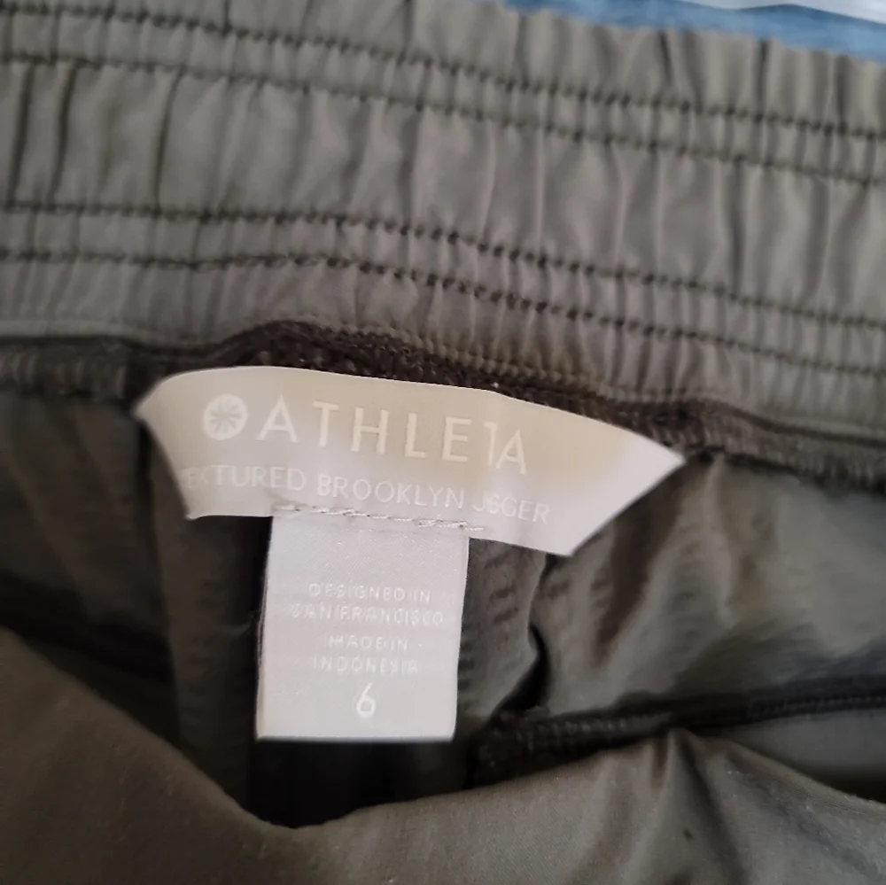 Athleta Textured Brooklyn Jogger 6 Mountain Olive Green Gray